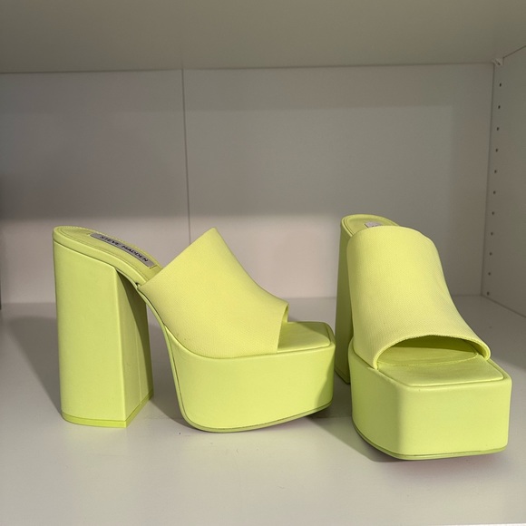 Steve Madden Tristyn Lime Platform Block Heel Slip On Sandals - Picture 3 of 7